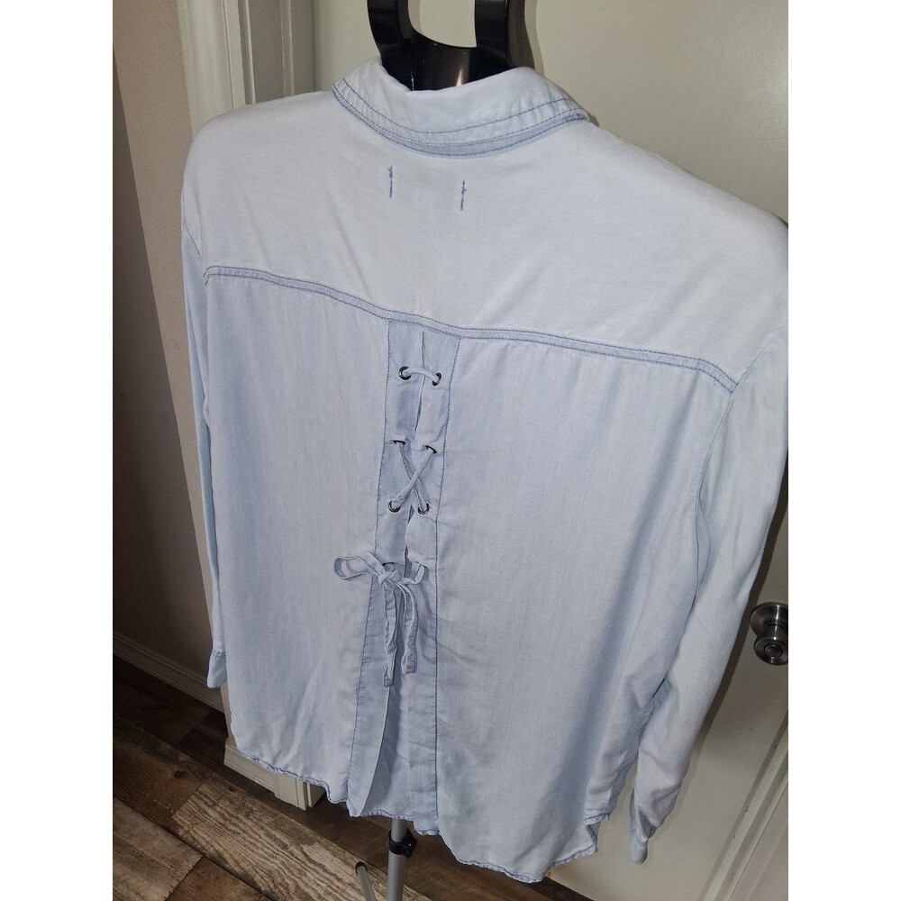 Women's Knox Rose Light Wash Chambray Button-Front w/ Lace Trim & Lace-Up Back L - Picture 6 of 9